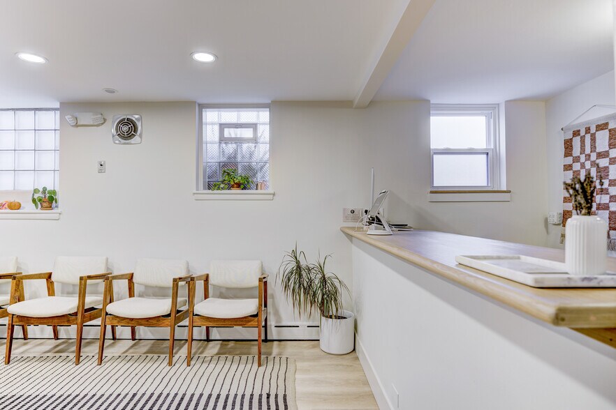 More Photos Of 8750 W 9 Mile Rd, Oak Park Office Residential For Lease