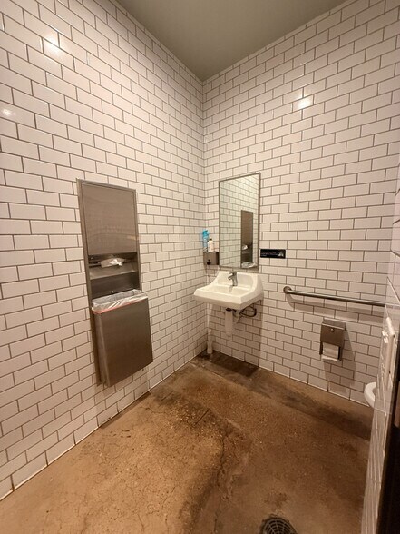 More Photos Of 17505-17571 SH 249, Houston Storefront For Lease