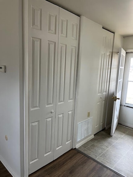 More Photos Of 1450 Luther Sq, Evansville Apartments For Sale