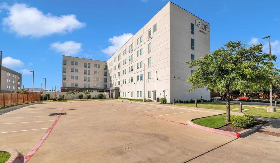 More Photos Of 900 S 11th St, Waco Hotel For Sale