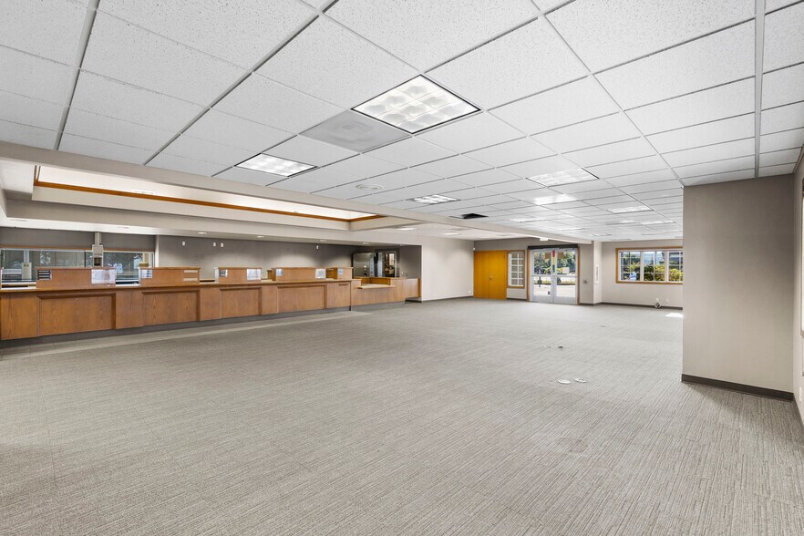 More Photos Of 3506 168th St NE, Arlington Bank For Sale