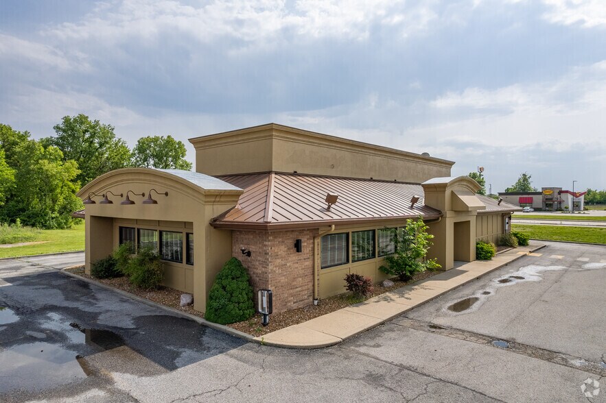 Primary Photo Of 1551 W Main St, Salem Fast Food For Sale