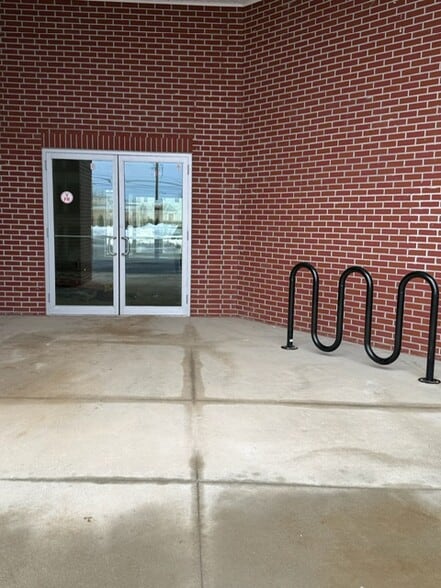 More Photos Of 227 4th Ave, Bay Shore General Retail For Lease