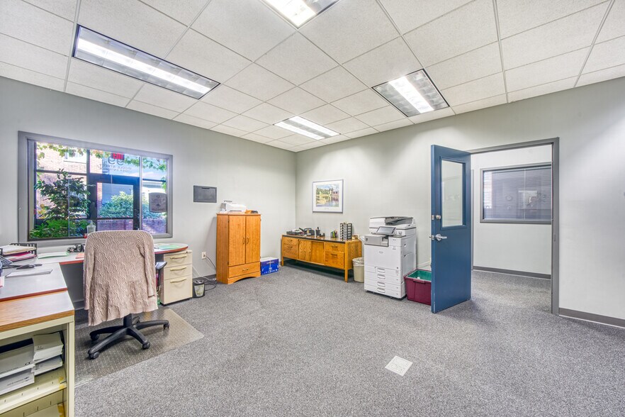 More Photos Of 99 Middle St, Manchester Office Residential For Sale