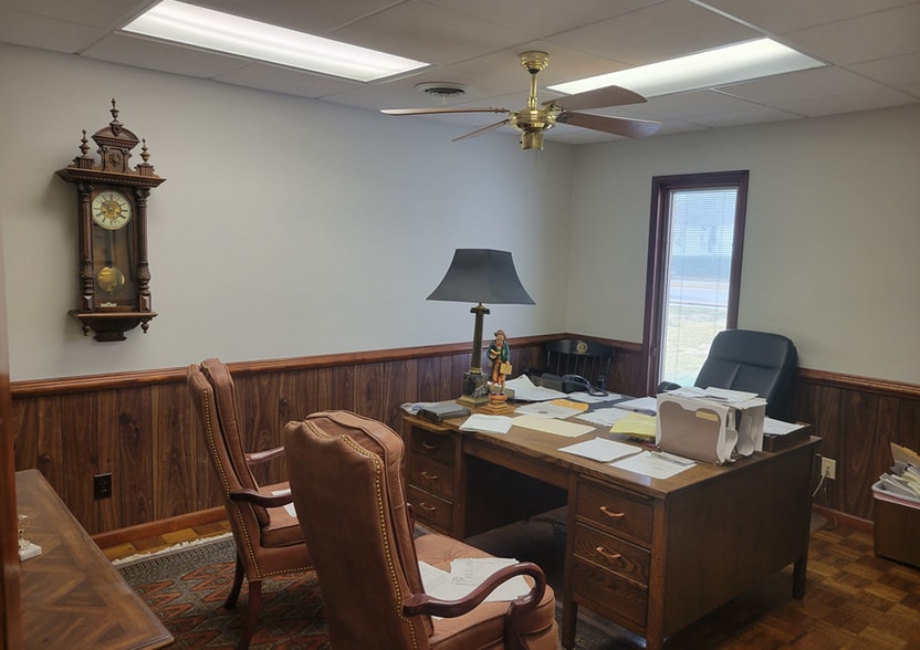 More Photos Of 710 Denbigh Blvd, Newport News Office For Sale