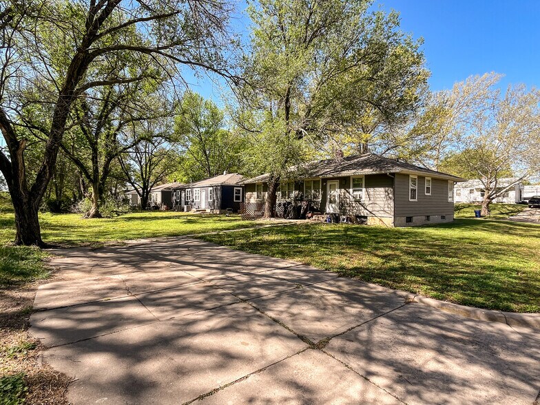 More Photos Of 2302 S Broadview St, Wichita Apartments For Sale