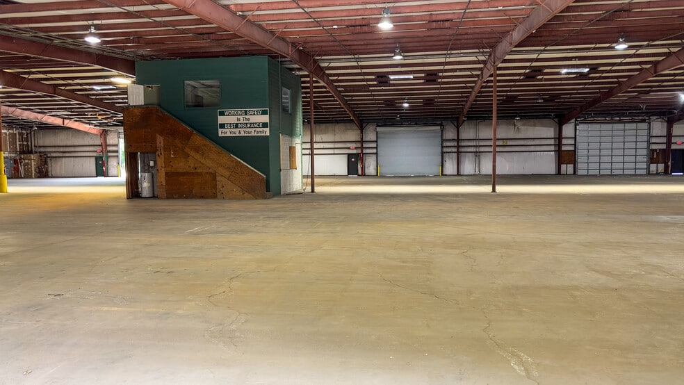 More Photos Of 1695 Buford Hwy, Duluth Warehouse For Sale