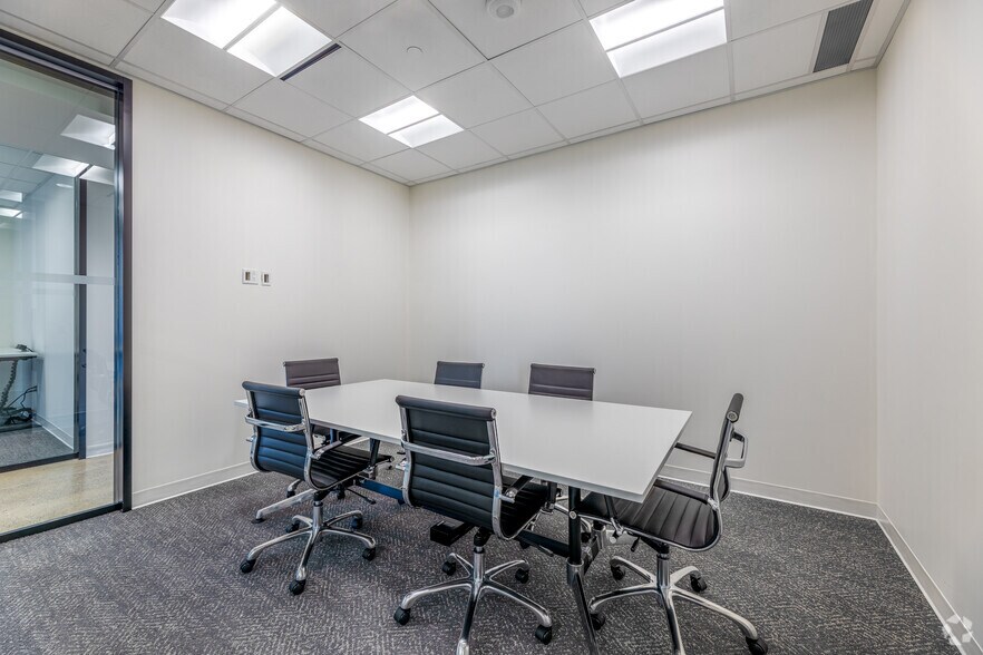 More Photos Of 390 Bay St, Toronto Office For Lease