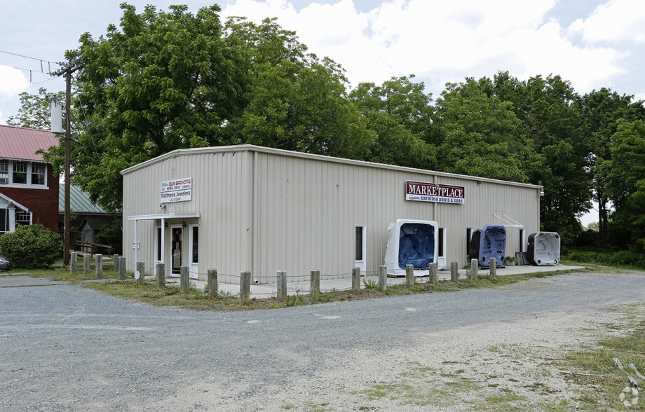 More Photos Of 100 W Matthews St, Matthews Warehouse For Lease