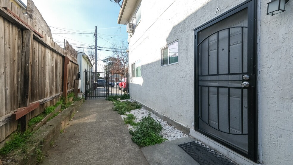 More Photos Of 2120 E 22nd St, Oakland Apartments For Sale