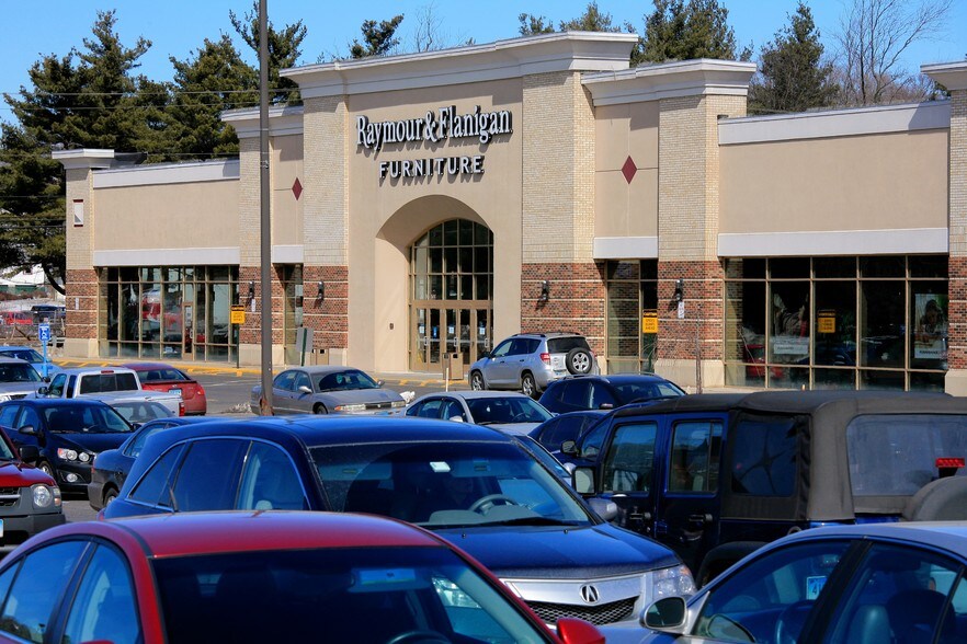 More Photos Of 410 Reidville Dr, Waterbury Freestanding For Lease