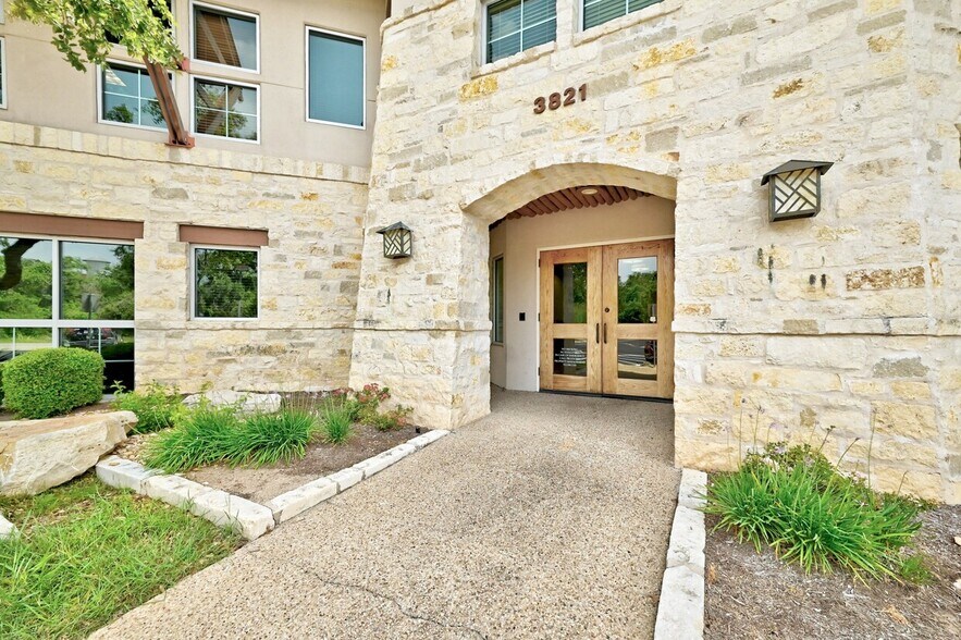 More Photos Of 3821 Juniper Trace, Bee Cave Loft Creative Space For Sale