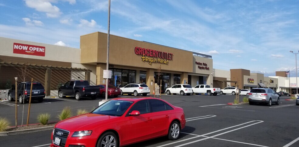 More Photos Of 3104-3232 W Florida Ave, Hemet Storefront For Lease