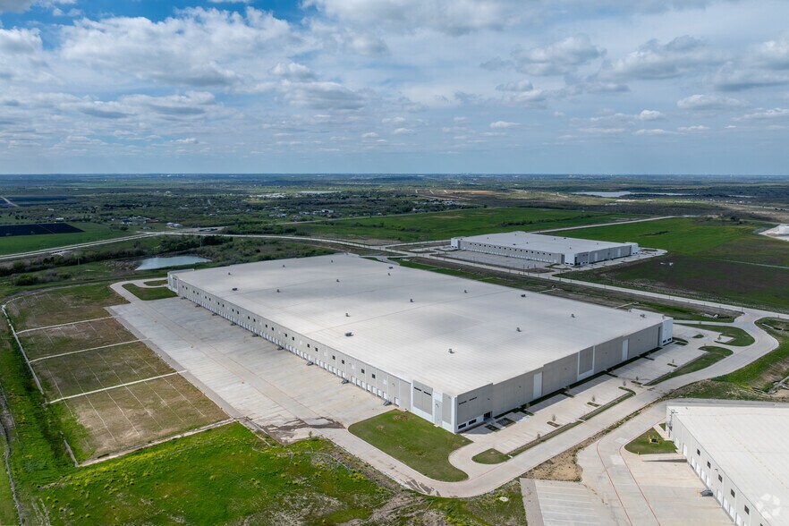 More Photos Of 2720 Logistics Dr, Midlothian Distribution For Lease