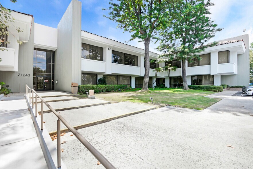 More Photos Of 21243 Ventura Blvd, Woodland Hills Unknown For Lease