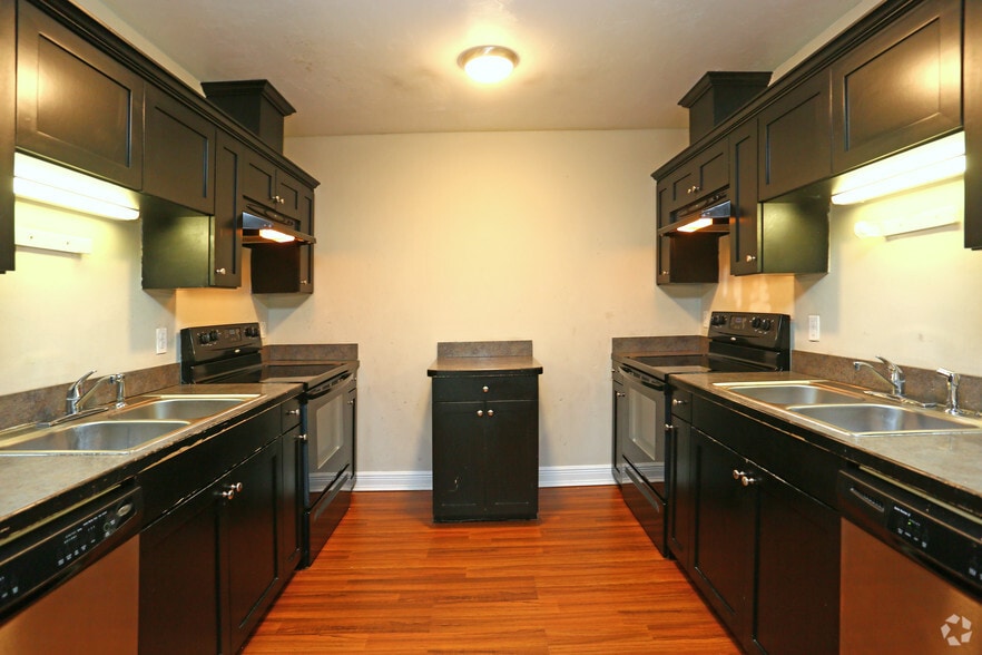 More Photos Of 1602 Airport Dr, Tallahassee Apartments For Sale