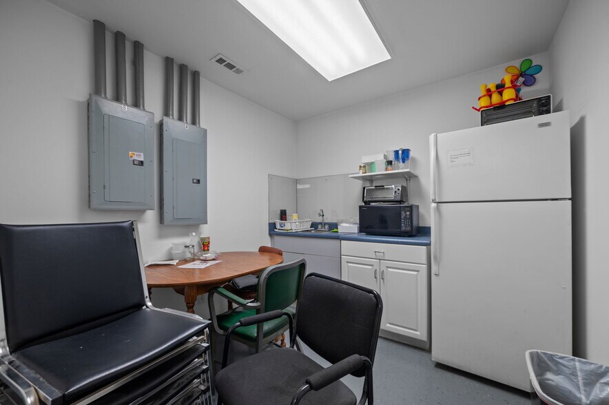 More Photos Of 125 Oakmont Dr, Greenville Office For Sale