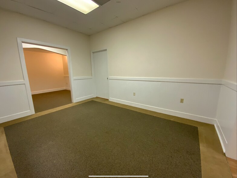 More Photos Of 130 N Gross Rd, Kingsland Medical For Sale