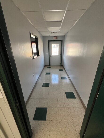 More Photos Of 69 Bagwell Mill Rd, Arden Warehouse For Lease