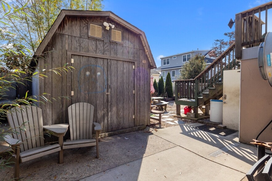 More Photos Of 512 Long Beach Blvd, Surf City Restaurant For Sale
