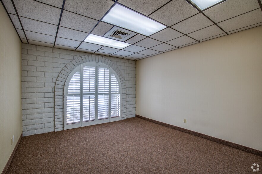 More Photos Of 601 S Rancho Dr, Las Vegas Medical For Sale