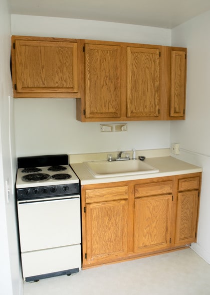 More Photos Of 2574 Monroe St, Toledo Apartments For Sale