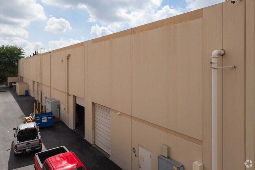 More Photos Of 15823 W Monte St, Sylmar Warehouse For Sale