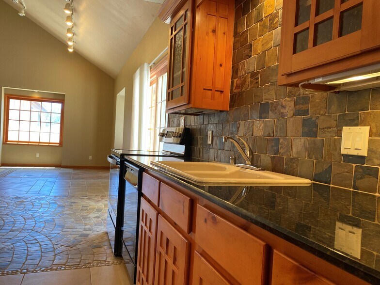 More Photos Of 173 Frontage Rd, South Fork Freestanding For Lease