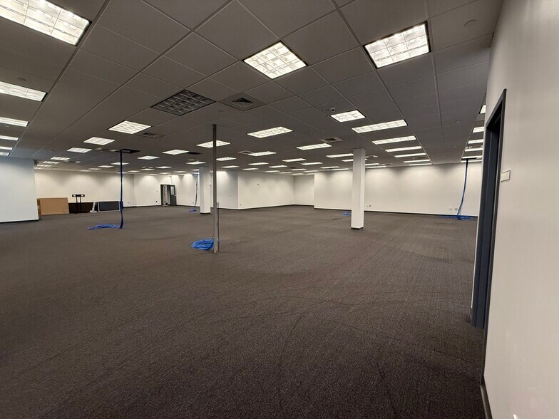 More Photos Of 22520 Gateway Center Dr, Clarksburg Flex For Lease