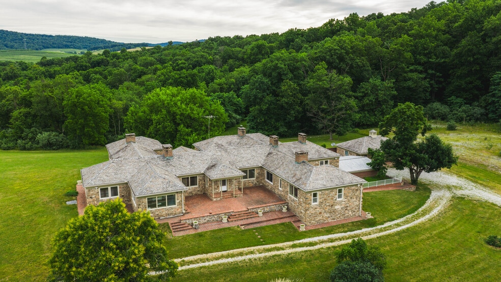 More Photos Of 1207 Flohrs Church Rd, Biglerville Hospitality For Sale