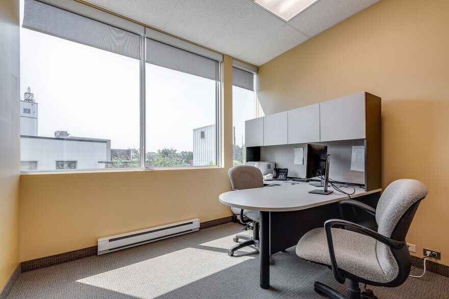 More Photos Of 310 Hunt Club Rd, Ottawa Office For Lease