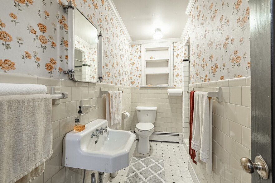 More Photos Of 664 Boulevard, Colonial Heights Office For Sale