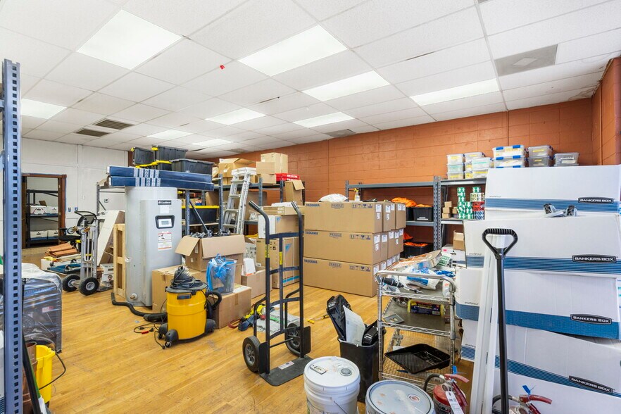 More Photos Of 2752 E Kearney St, Springfield Freestanding For Sale