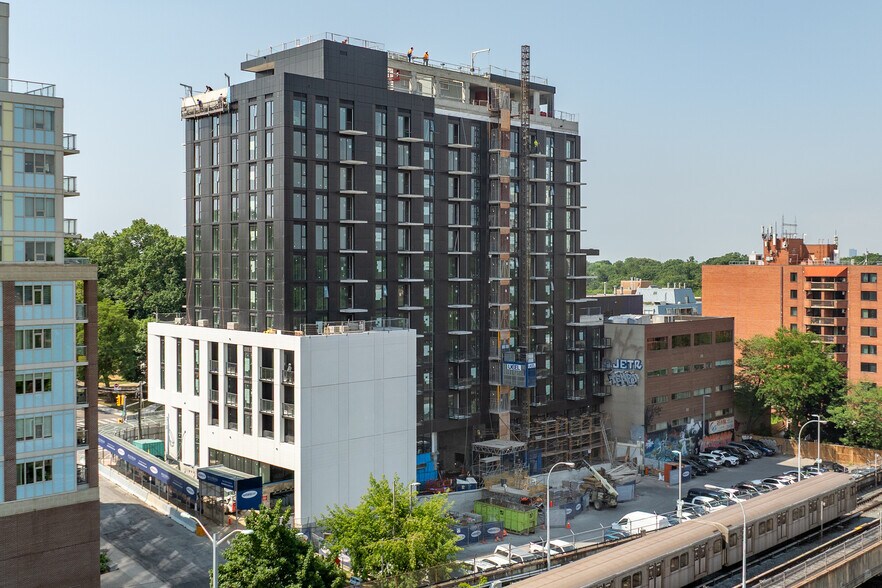 More Photos Of 1662-1668 Bloor St W, Toronto Apartments For Sale