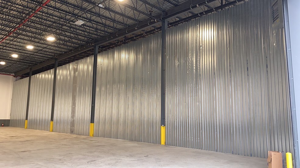 More Photos Of 56-11 Arnold Ave, Maspeth Distribution For Lease