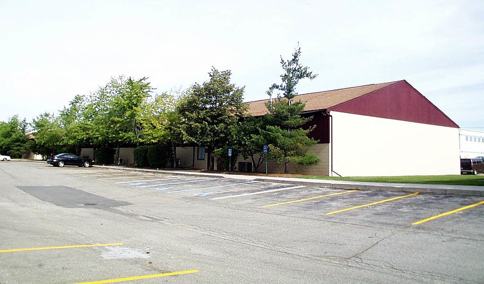 More Photos Of 1042 Benstein Rd, Walled Lake Warehouse For Lease