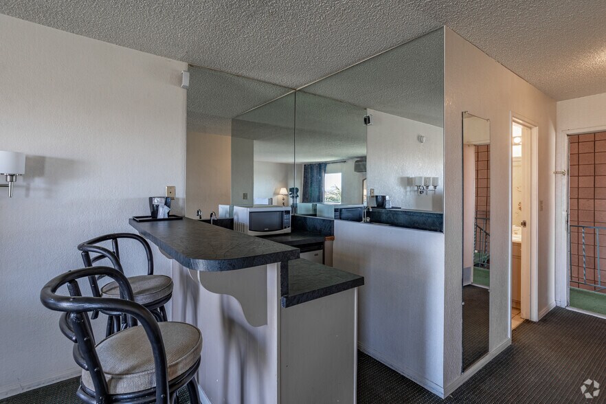 More Photos Of 10805 Palm Dr, Desert Hot Springs Hotel For Sale