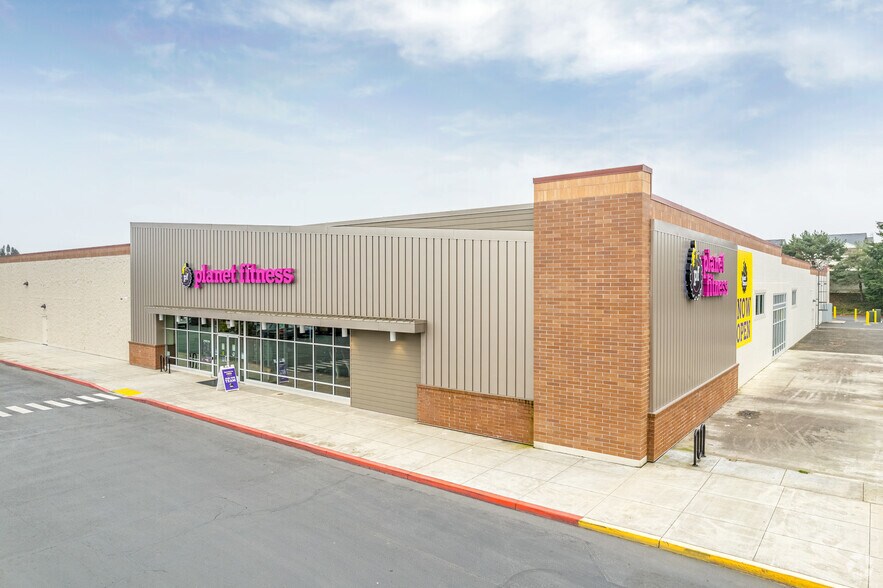 More Photos Of 19003 S Beavercreek Rd, Oregon City General Retail For Lease