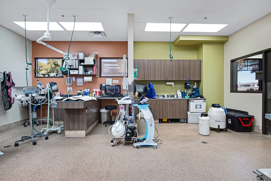 More Photos Of 6909 E Lincoln Dr, Paradise Valley Veterinarian Kennel For Sale