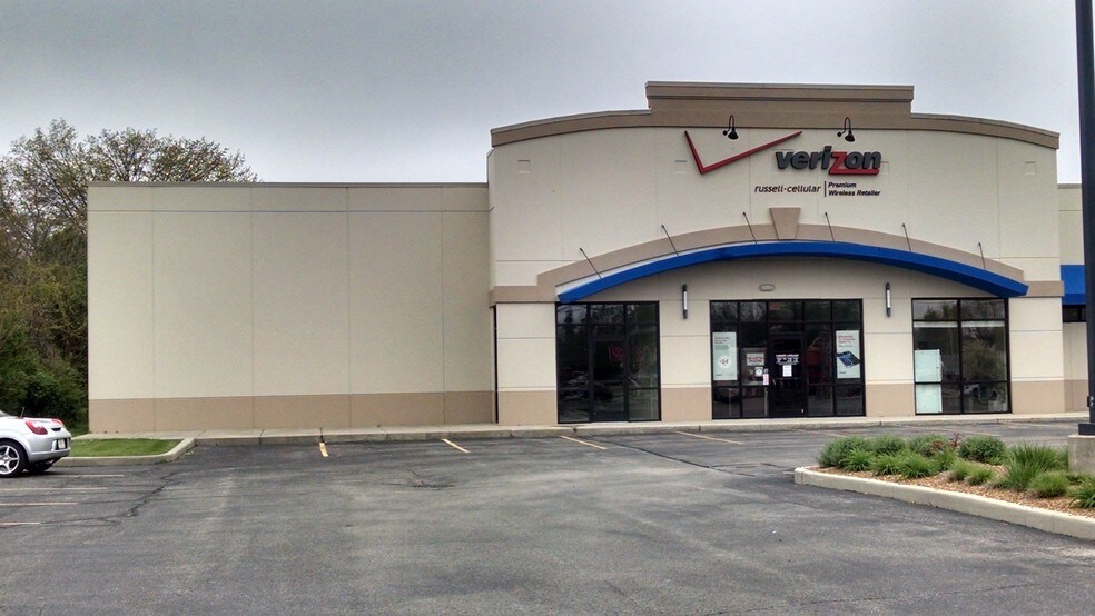 More Photos Of 107 W Pickwick Dr, Syracuse Storefront Retail Office For Lease