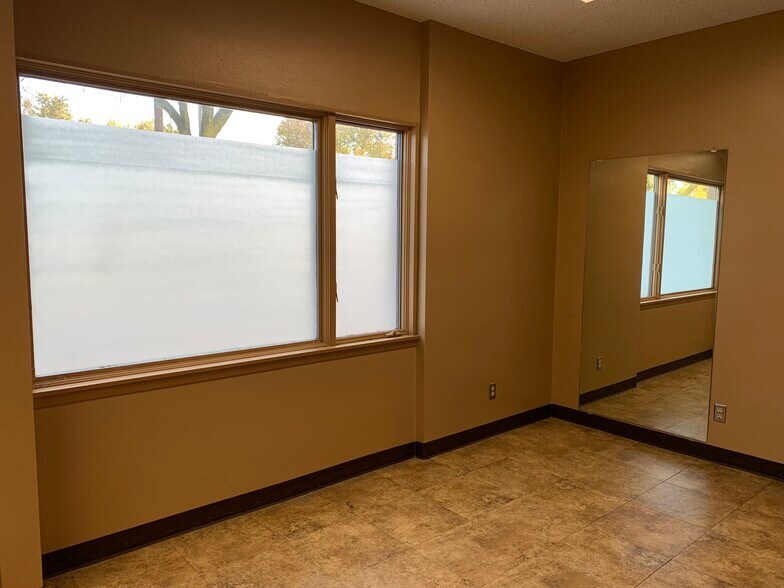 More Photos Of 1800 S Summit Ave, Sioux Falls Office For Lease