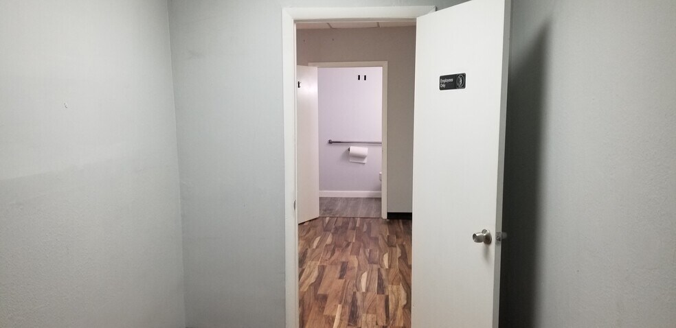 More Photos Of 9244 E Hampton Dr, Capitol Heights General Retail For Lease