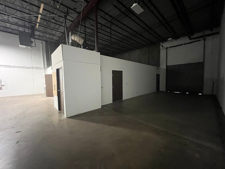 More Photos Of 4220-4232 Charter Ave, Oklahoma City Warehouse For Lease