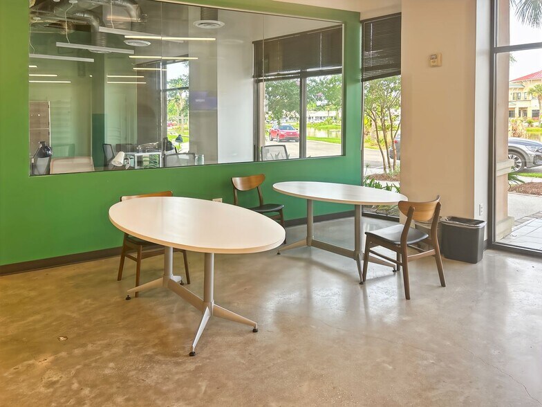 More Photos Of 1901 Manhattan Blvd, Harvey Coworking Space