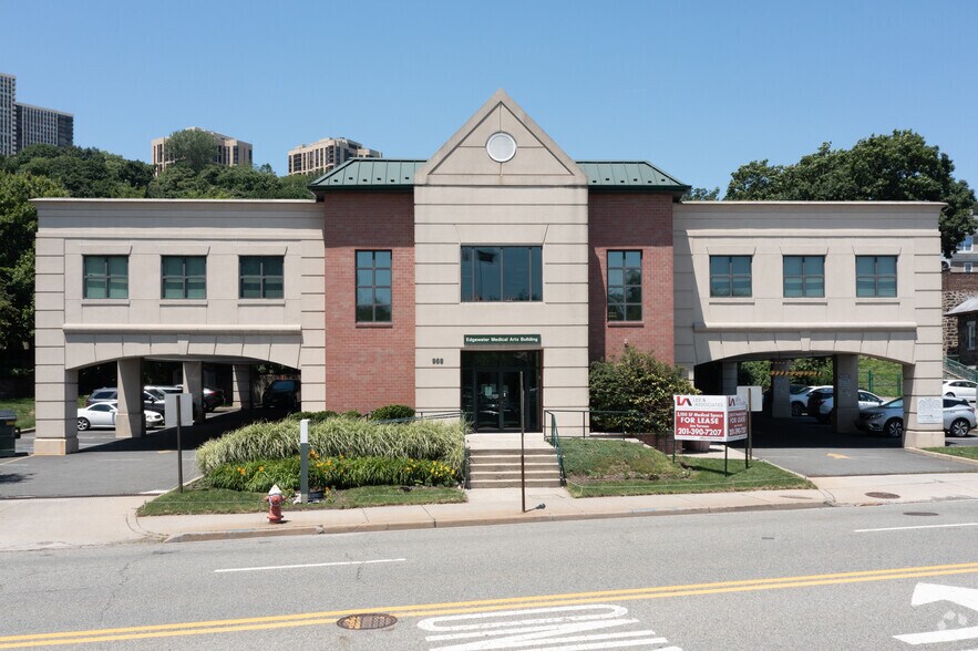 More Photos Of 968 River Rd, Edgewater Medical For Lease