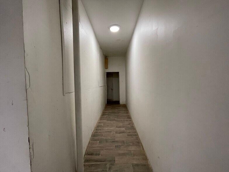 More Photos Of 12461 Amethyst Ave, Cutler General Retail For Sale