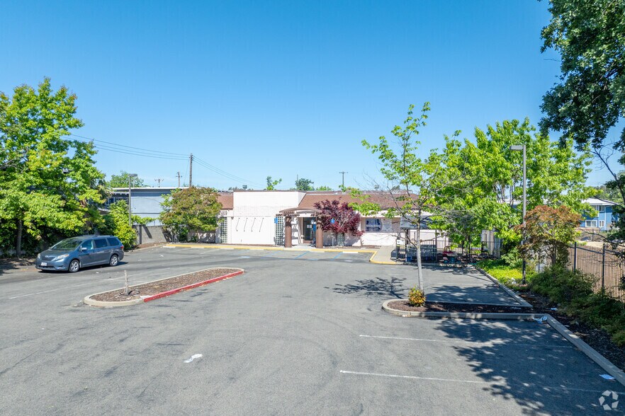 More Photos Of 2469 Rio Linda Blvd, Sacramento Office For Sale
