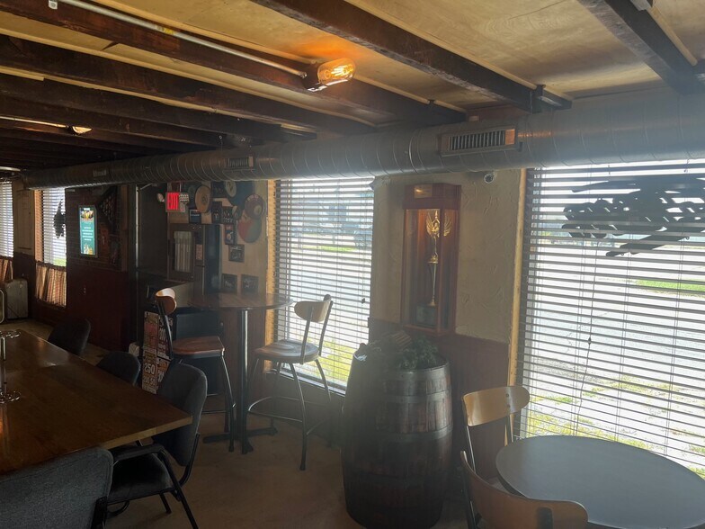 More Photos Of 907 N Fares Ave, Evansville General Retail For Sale