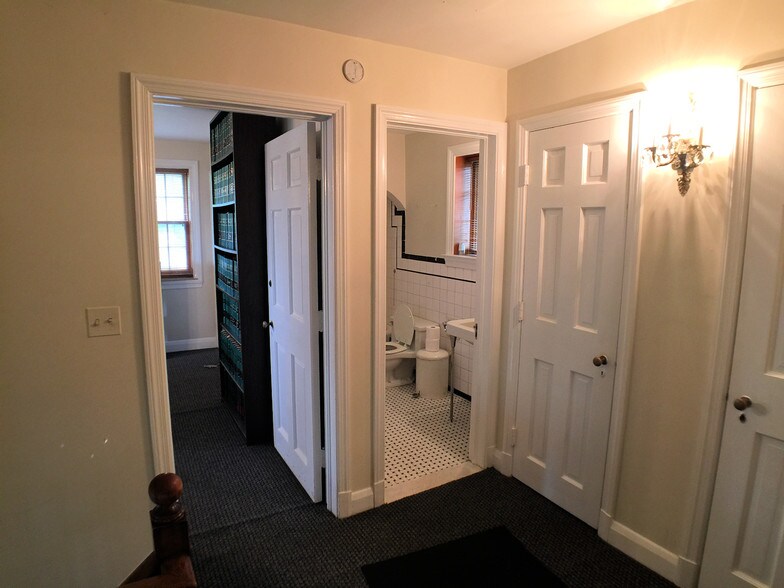More Photos Of 402 Crain Hwy N, Glen Burnie Office For Sale