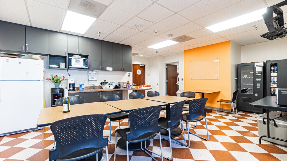 More Photos Of 670 N Rosemead Blvd, Pasadena Loft Creative Space For Sale